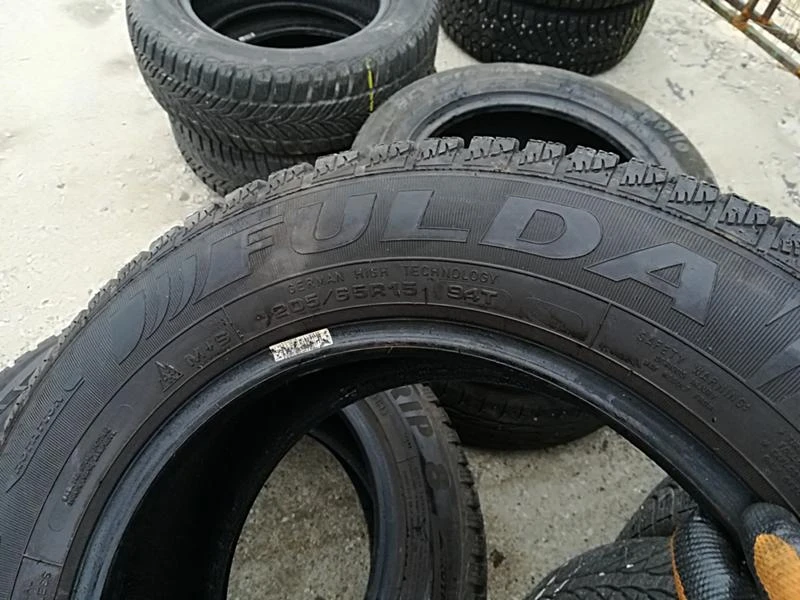 Гуми Зимни 205/65R15, снимка 4 - Гуми и джанти - 23685138