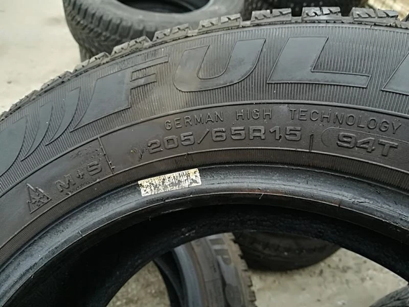 Гуми Зимни 205/65R15, снимка 5 - Гуми и джанти - 23685138