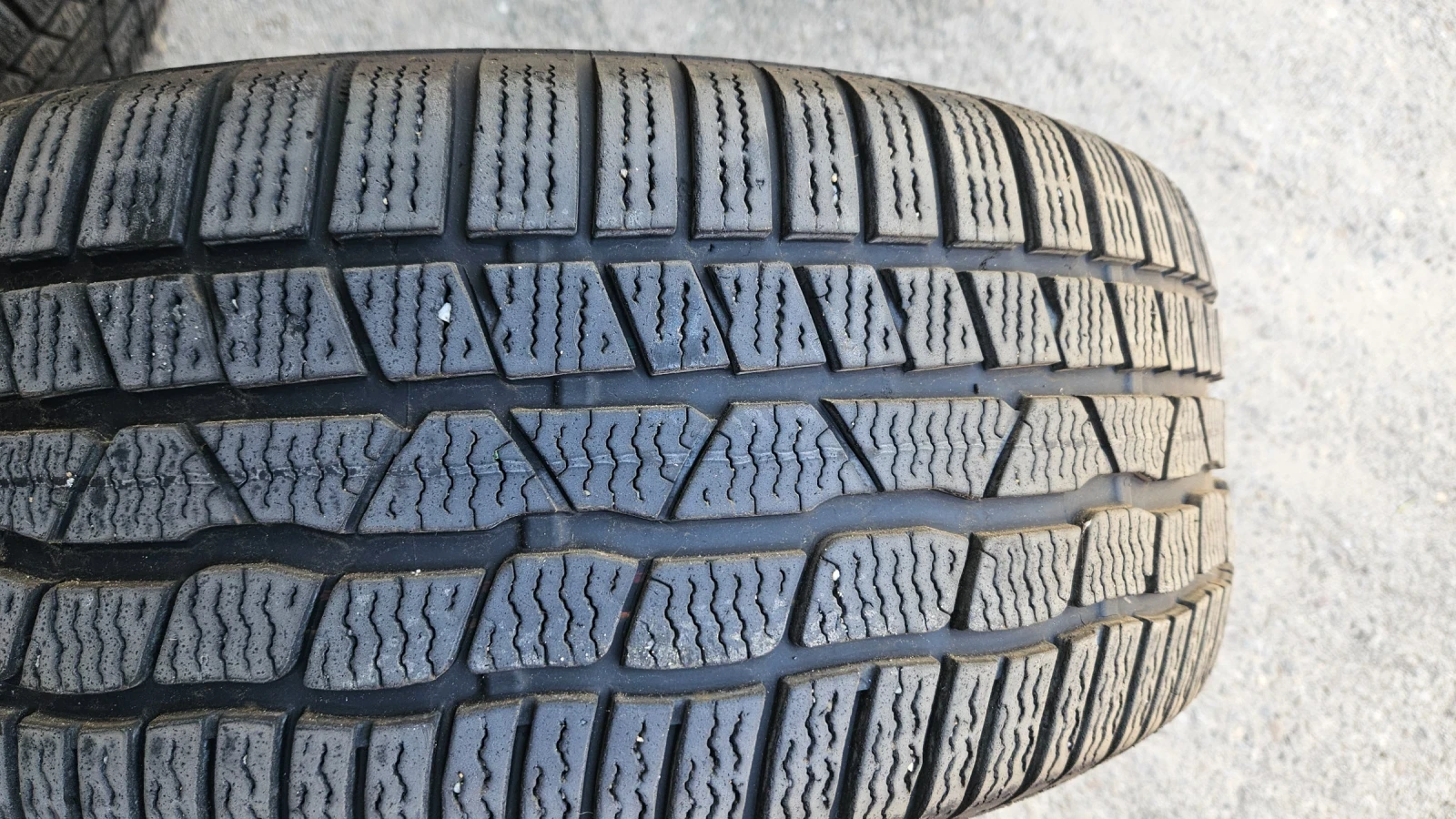 Гуми Зимни 225/55R16, снимка 2 - Гуми и джанти - 55441747