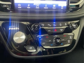 Chrysler Pacifica Touring-L* AWD* КОЖА* ПОДГРЕВ* ПАНОРАМА* КАМЕРА* , снимка 9