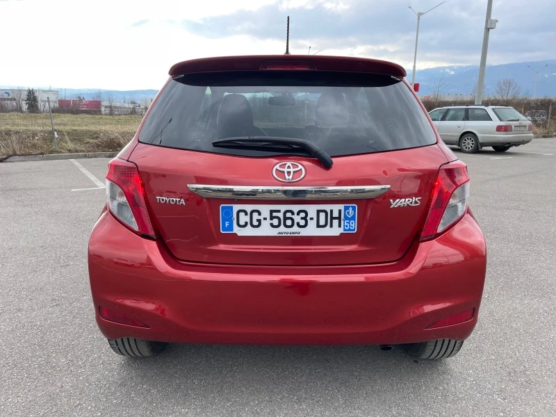 Toyota Yaris 1.4D-4D-AUTOMAT-NAVI-камера, снимка 4 - Автомобили и джипове - 44098384