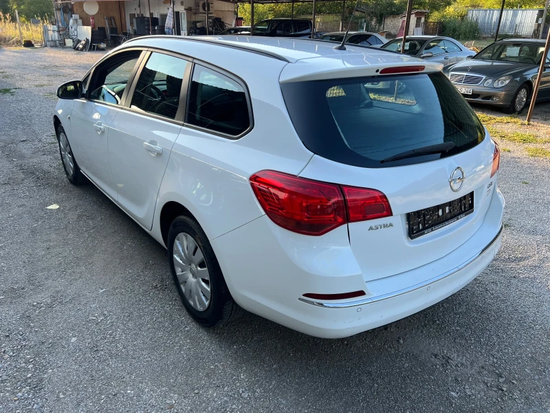 Opel Astra 1.7CDTI, снимка 8 - Автомобили и джипове - 48443605