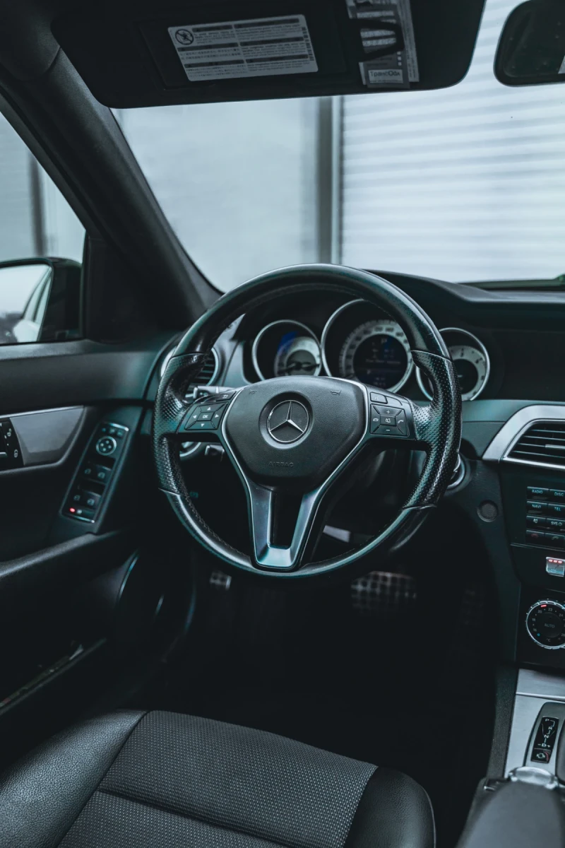 Mercedes-Benz C 220 2.2CDI Avantgarde AMG line, снимка 8 - Автомобили и джипове - 51134361