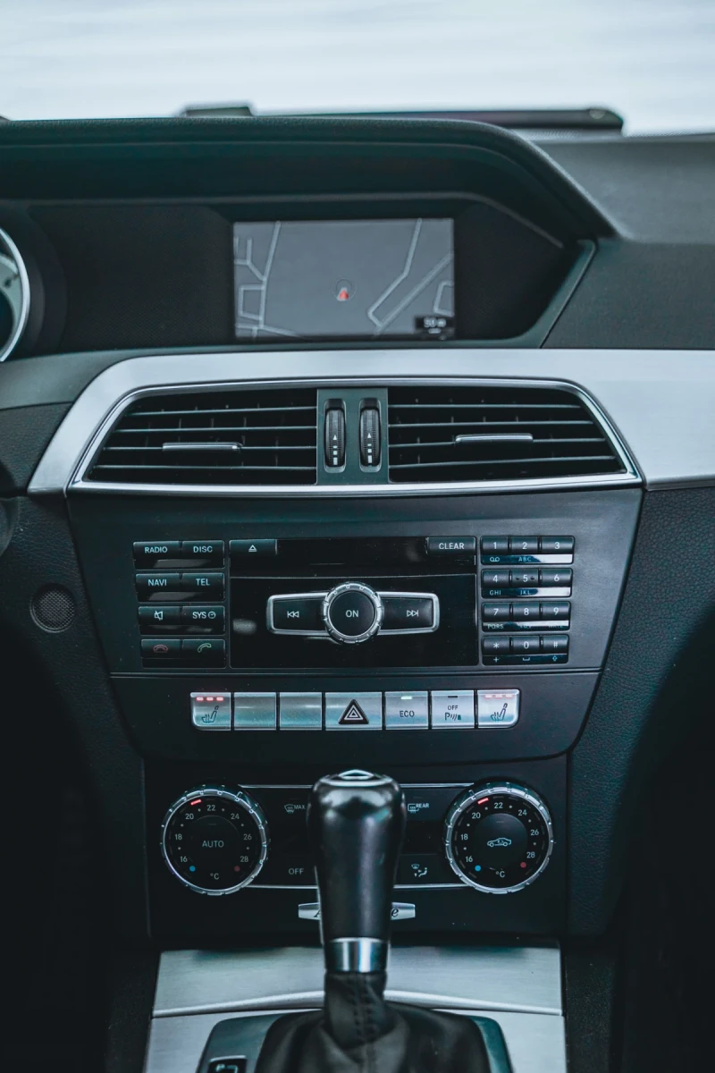 Mercedes-Benz C 220 2.2CDI Avantgarde AMG line, снимка 14 - Автомобили и джипове - 51134361