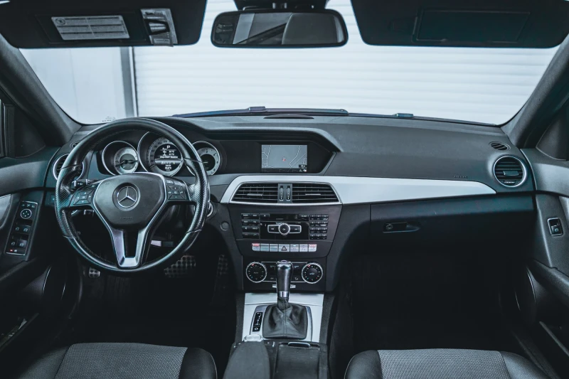 Mercedes-Benz C 220 2.2CDI Avantgarde AMG line, снимка 7 - Автомобили и джипове - 51134361