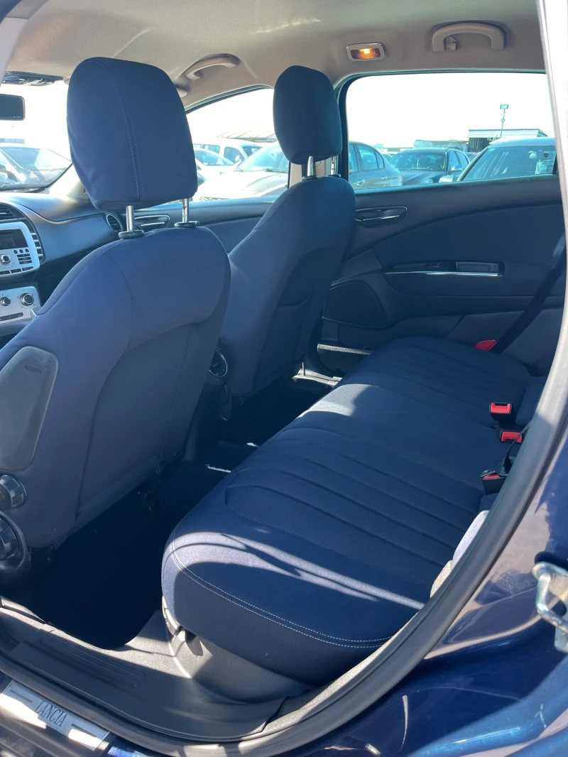 Lancia Delta 1.6 mjet , снимка 8 - Автомобили и джипове - 51482603