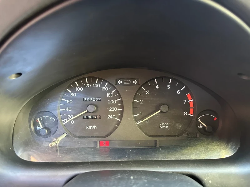 Mitsubishi Carisma 1.6 GLX, снимка 9 - Автомобили и джипове - 52235743