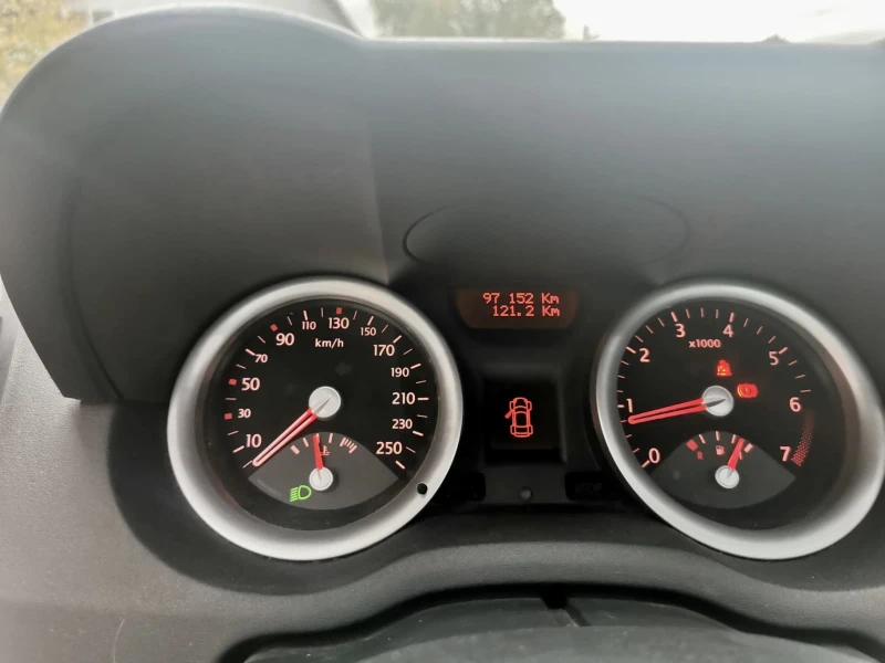 Renault Megane, снимка 16 - Автомобили и джипове - 52447620