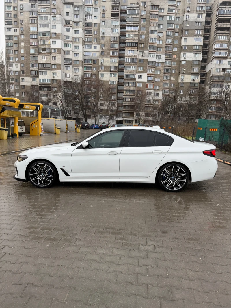 BMW 540 НЕРАЗЛИЧИМА ОТ НОВА НАПЪЛНО ОБСЛУЖЕНА КАСКО-ПЛАТЕН, снимка 4 - Автомобили и джипове - 53447373