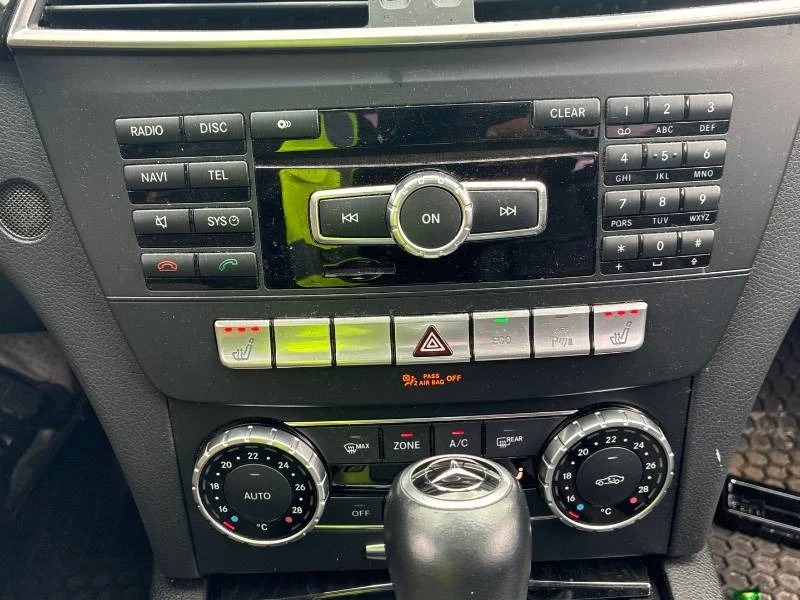 Mercedes-Benz C 300 * 4MATIC * ПОДГРЕВ * КАМЕРА * NAVI, снимка 13 - Автомобили и джипове - 54894215