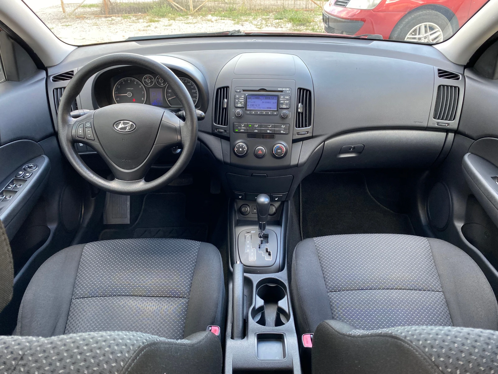 Hyundai I30 1.6 АВТОМАТИК* ПОДГРЕВ* КЛИМА* ШВЕЙЦАРИЯ* ЕВРО 5 - изображение 8