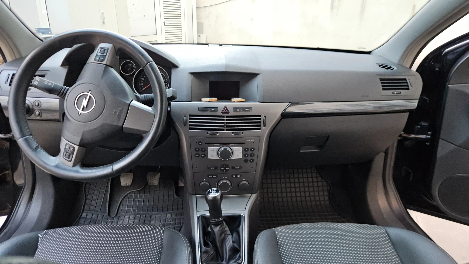 Opel Astra GTC 1.9 - 150к.с. - изображение 8