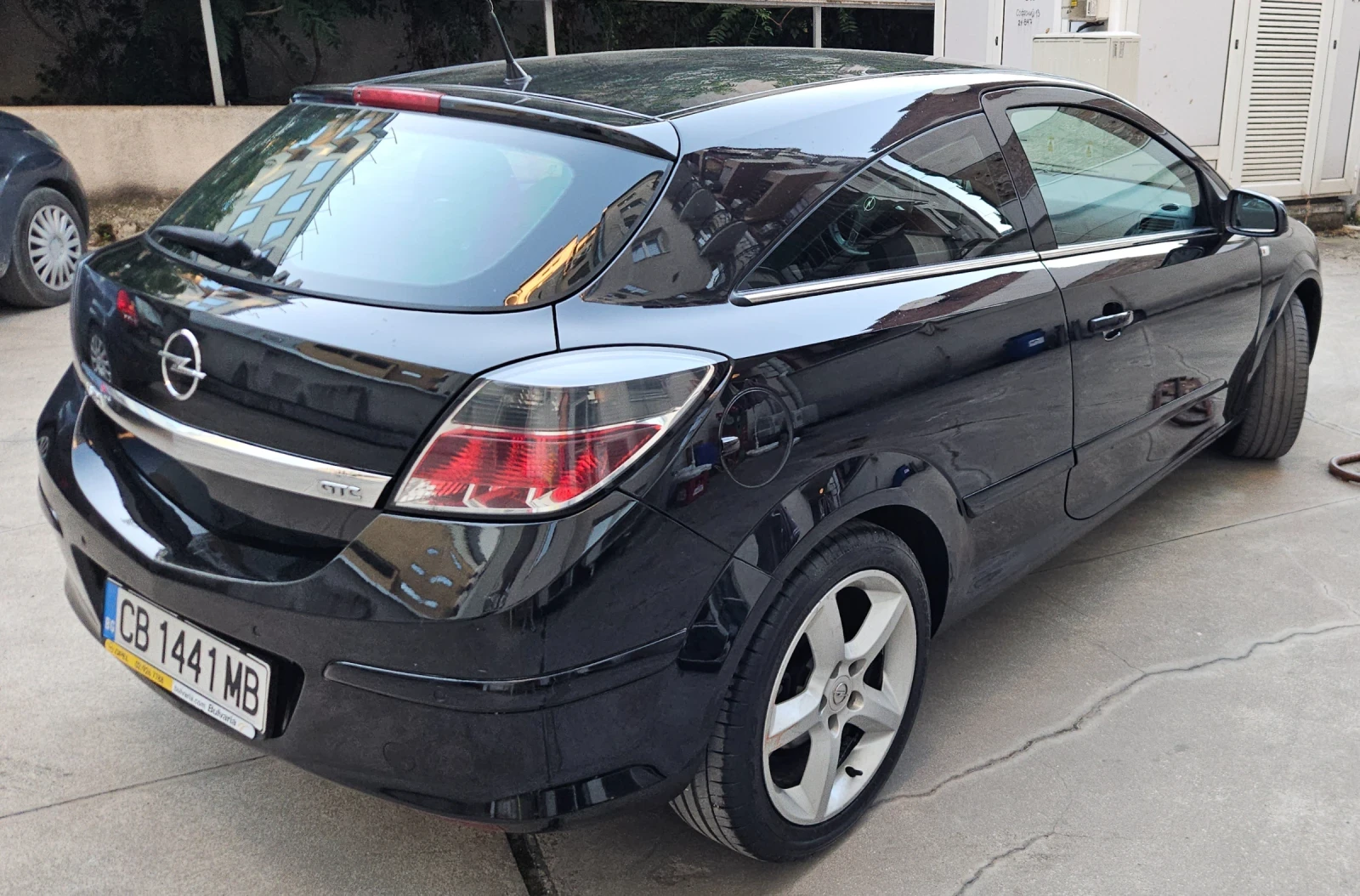 Opel Astra GTC 1.9 - 150к.с. - изображение 4