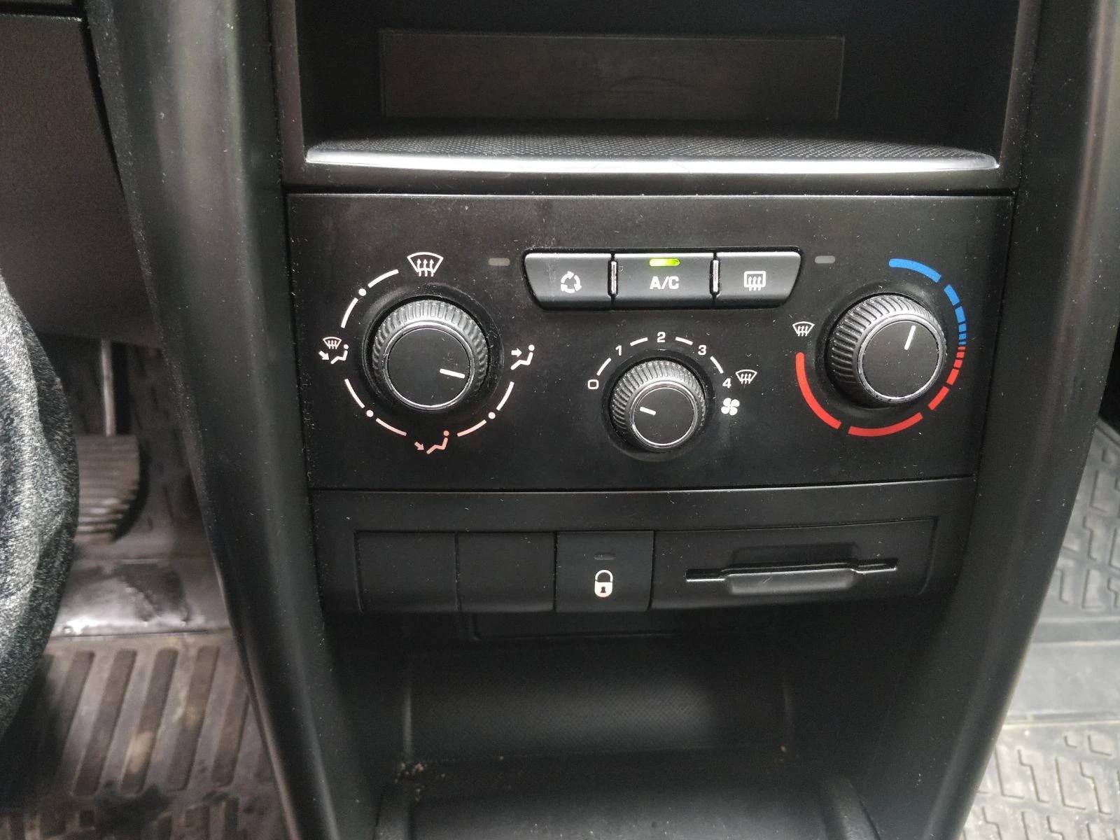 Peugeot 207 1.4 - изображение 9