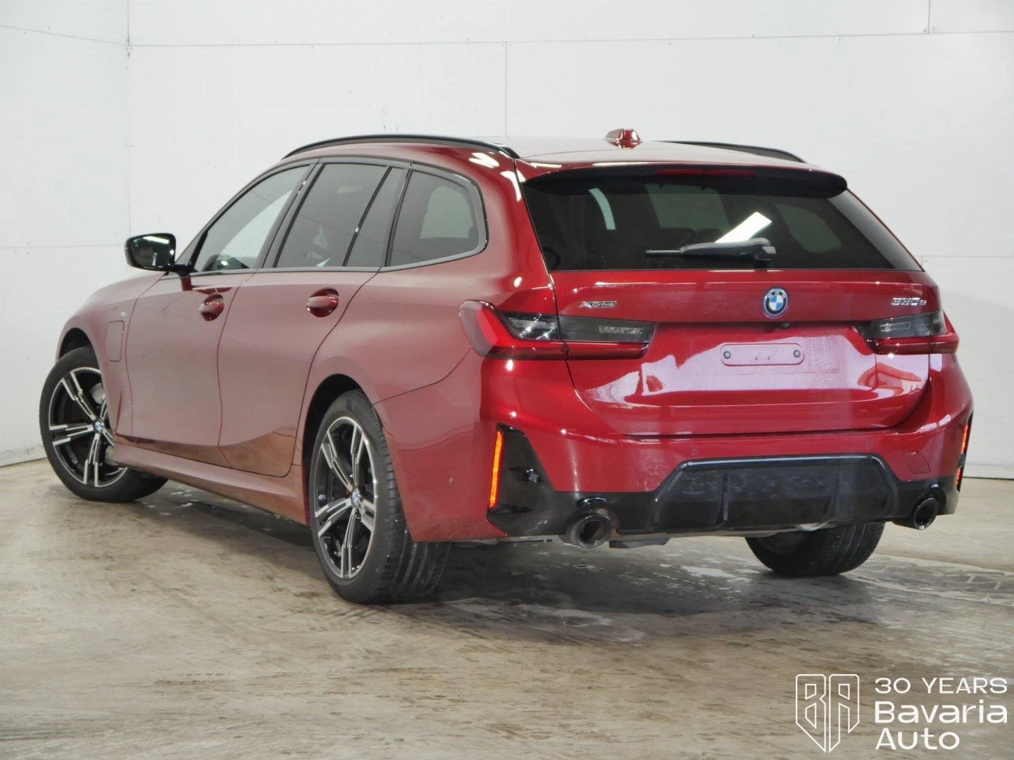 BMW 330 e xDrive Touring M Sport Paket Sportautomatic - изображение 2