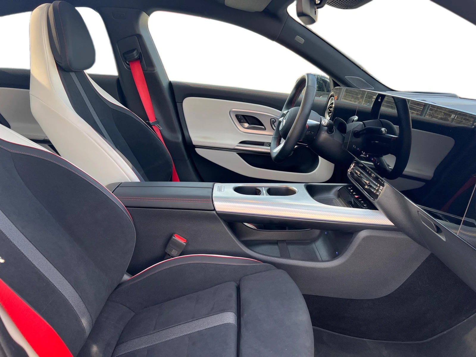 Mercedes-Benz CLA 220 4MATIC, снимка 11 - Автомобили и джипове - 53705014