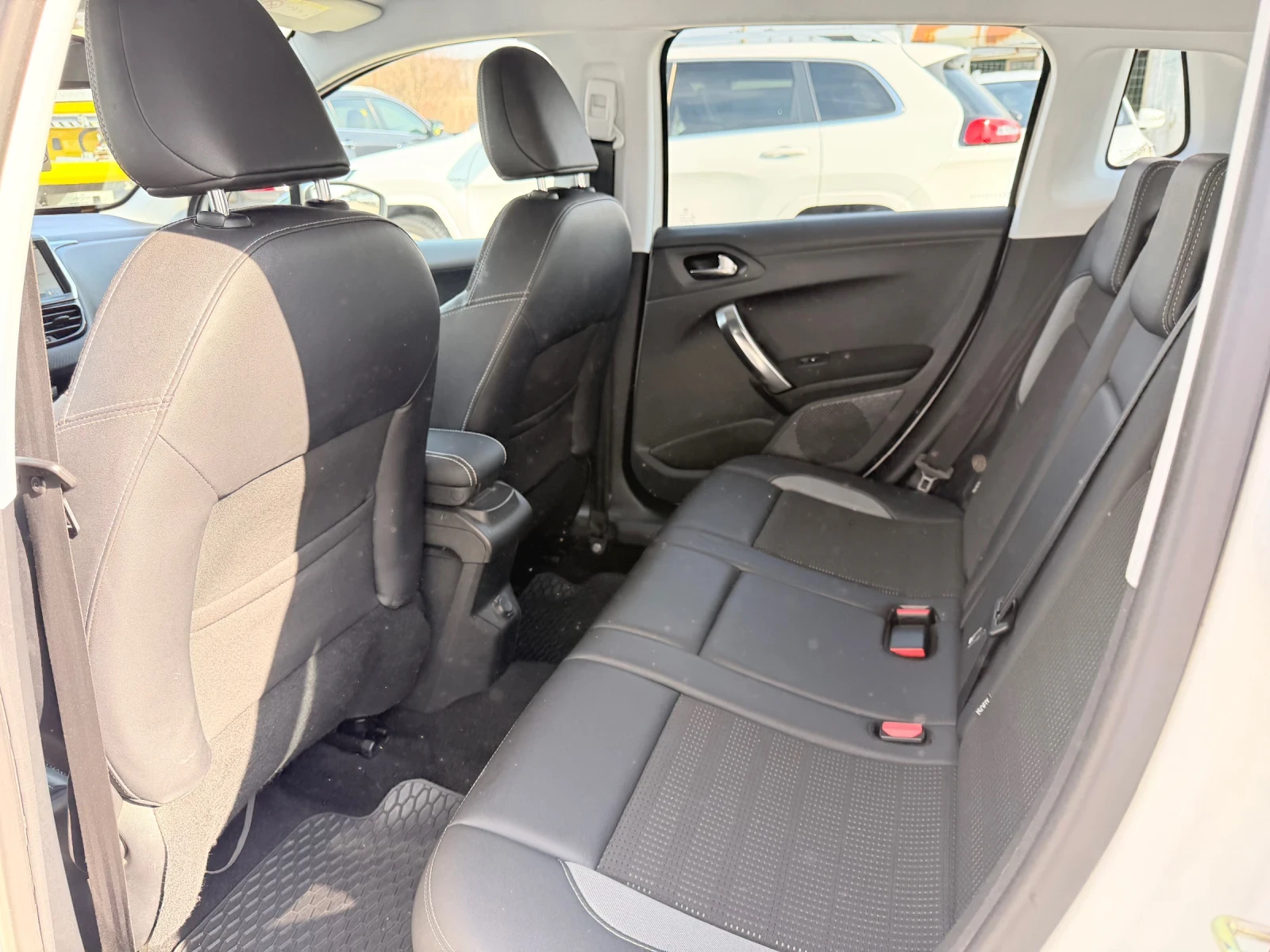 Peugeot 2008 1.6E-hdi 92k.c* Navi* UNIKAT*  - изображение 8