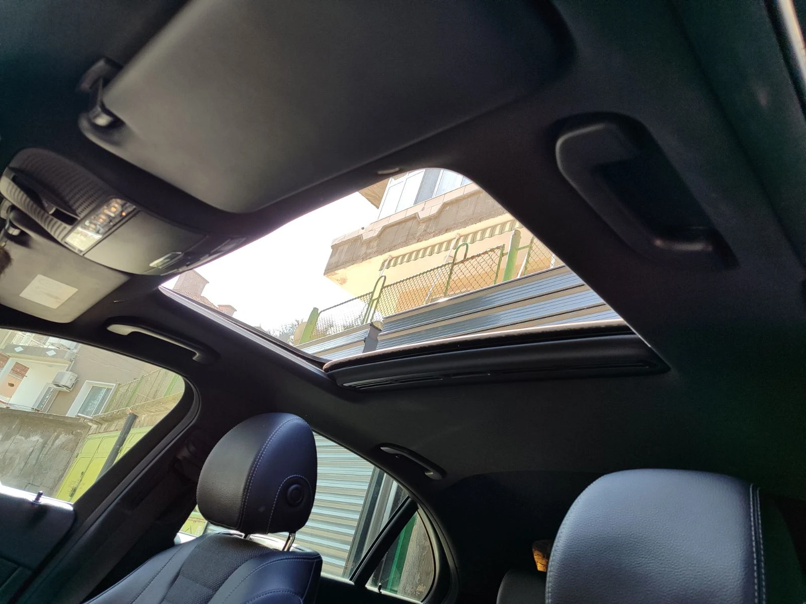 Mercedes-Benz E 220 AMG-Line * MULTIBEAM * PARKING * AMBIENT * CAMERA, снимка 7 - Автомобили и джипове - 53865397