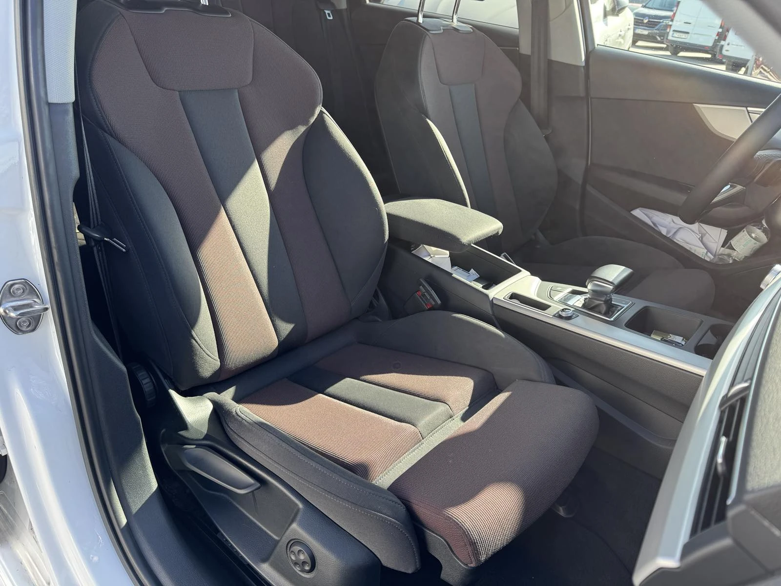 Audi A4 35TDI S-LINE, снимка 9 - Автомобили и джипове - 54148284