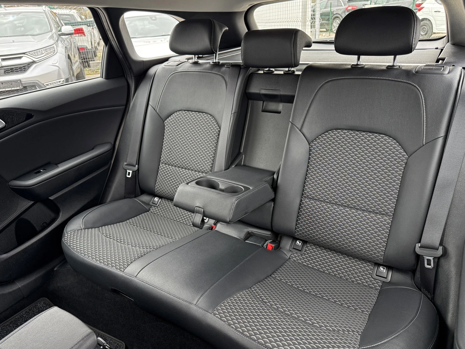 Kia Ceed 1.6 CRDI MHEV, снимка 11 - Автомобили и джипове - 54165270