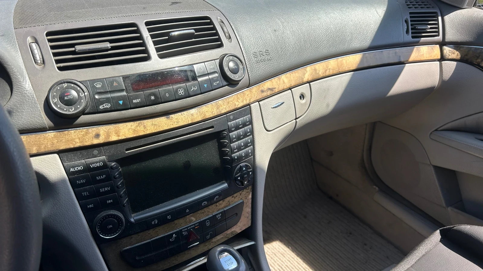 Mercedes-Benz E 320, снимка 9 - Автомобили и джипове - 54314787