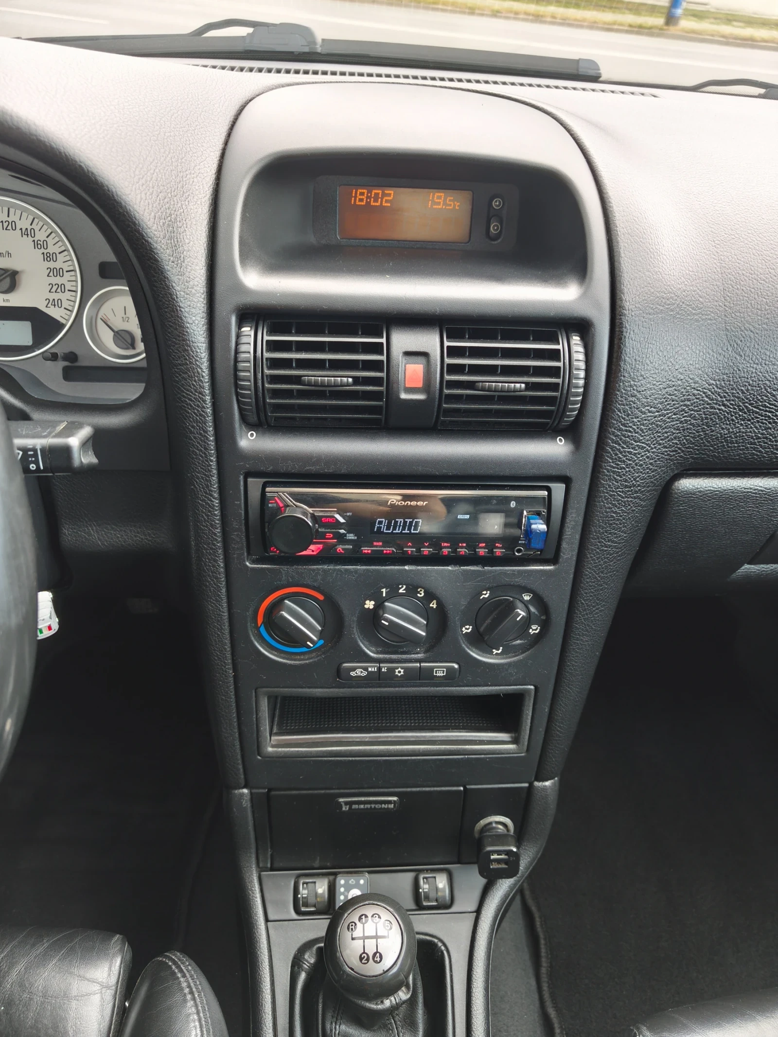 Opel Astra 1.8 16v, снимка 9 - Автомобили и джипове - 54488563