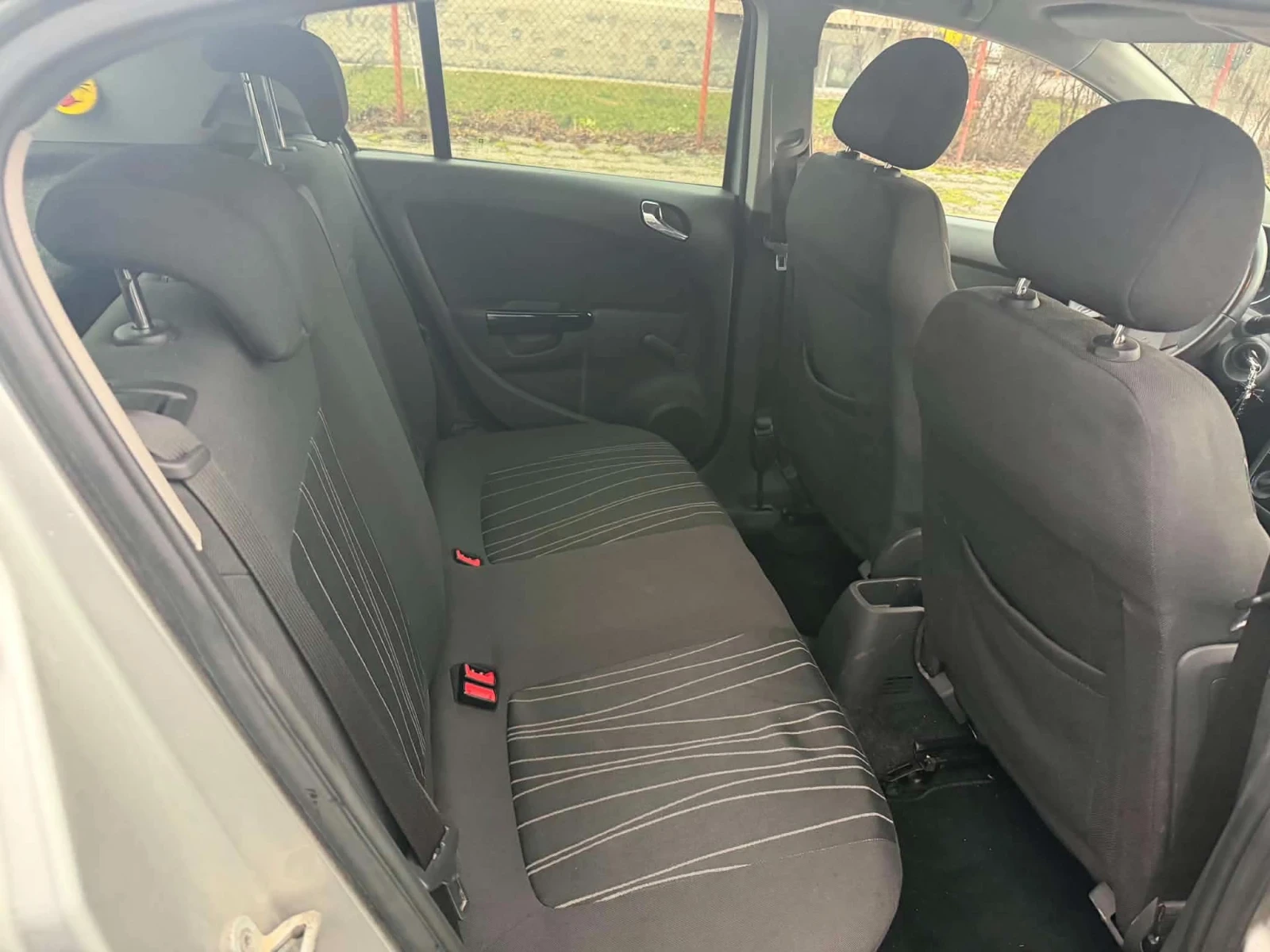 Opel Corsa 1, 2i-70к.с Регистрирана Автоматик, снимка 8 - Автомобили и джипове - 54680019