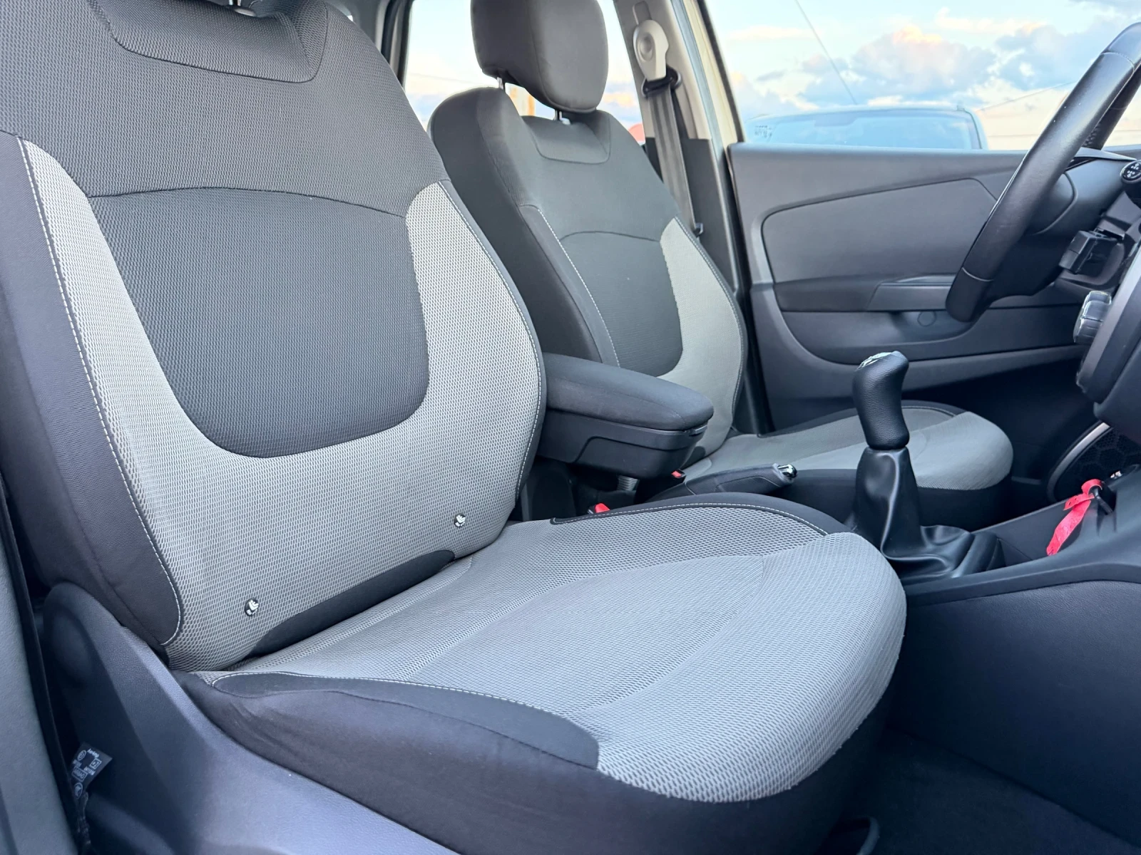 Renault Captur 2017, евро 6, топ , снимка 15 - Автомобили и джипове - 54936287