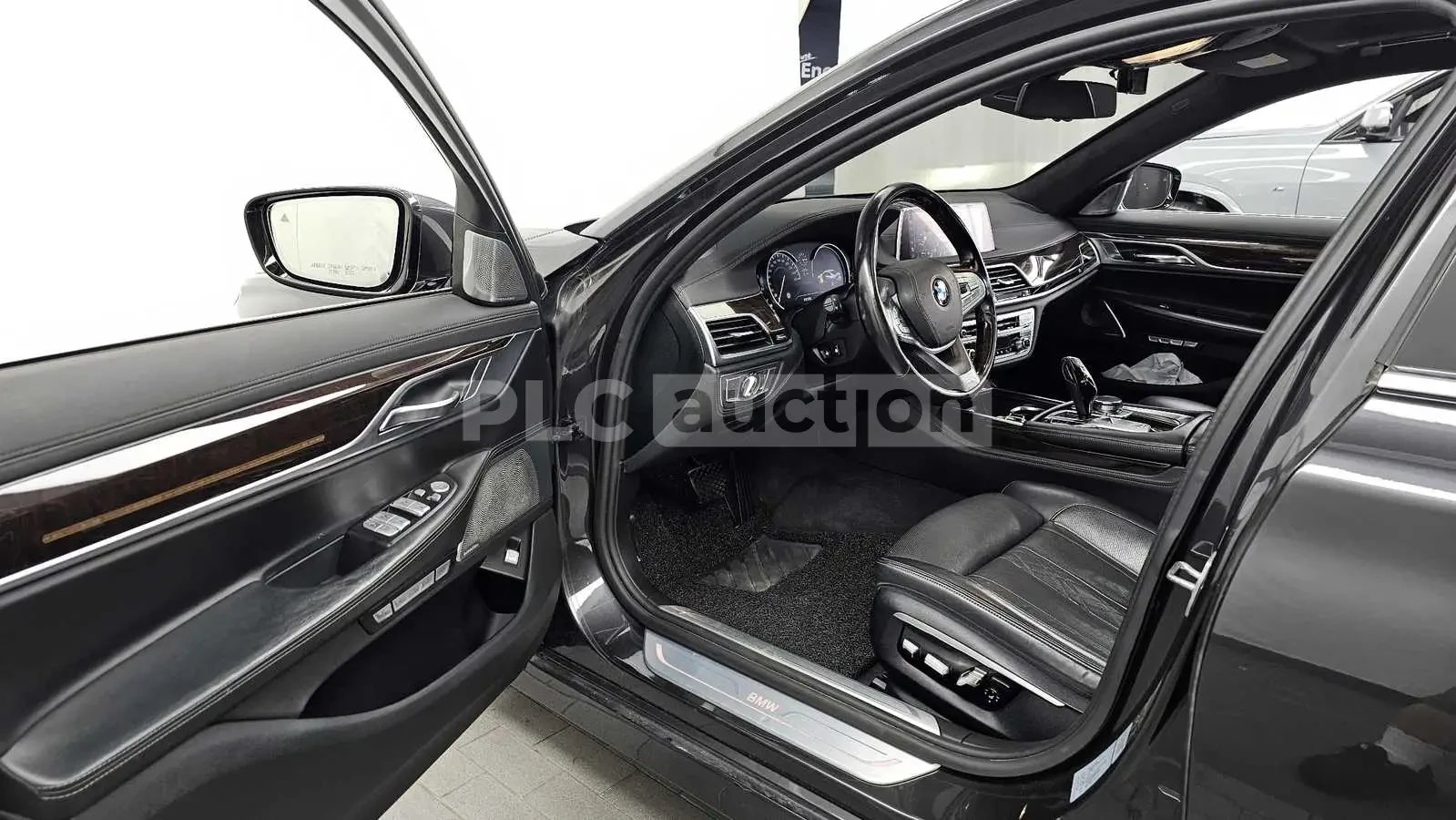 BMW 750 LI XDRIVE/HEAD UP/360CAM/МАСАЖИ/PANORAMA, снимка 9 - Автомобили и джипове - 55236614