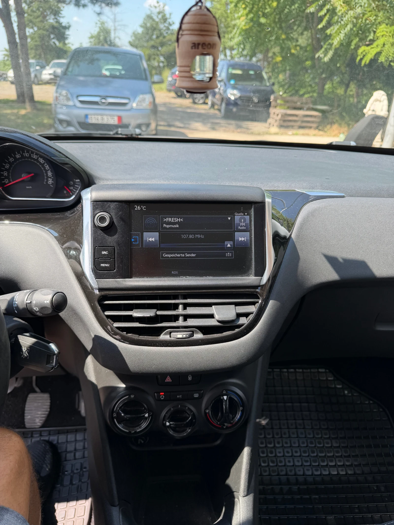 Peugeot 208 1.6hdi/Navi/barter/lizing, снимка 13 - Автомобили и джипове - 55309782