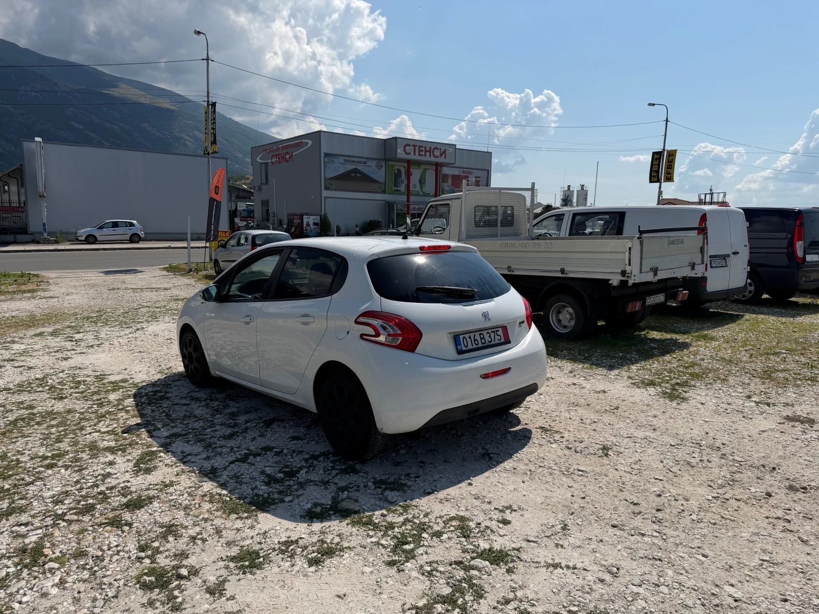 Peugeot 208 1.6hdi/Navi/barter/lizing, снимка 4 - Автомобили и джипове - 55309782