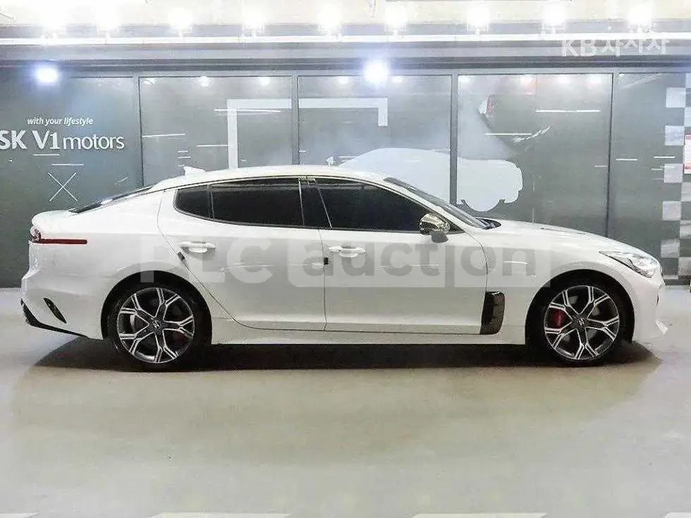 Kia Stinger 3.3 GT SPORT+ HEAD UP 360CAM FULL, снимка 5 - Автомобили и джипове - 55776871
