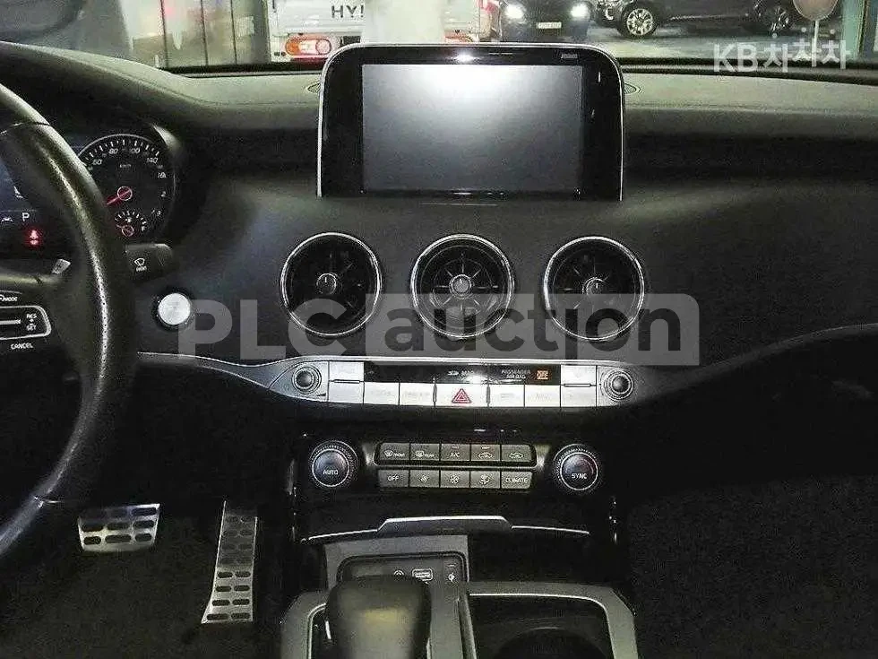 Kia Stinger 3.3 GT SPORT+ HEAD UP 360CAM FULL, снимка 11 - Автомобили и джипове - 55776871