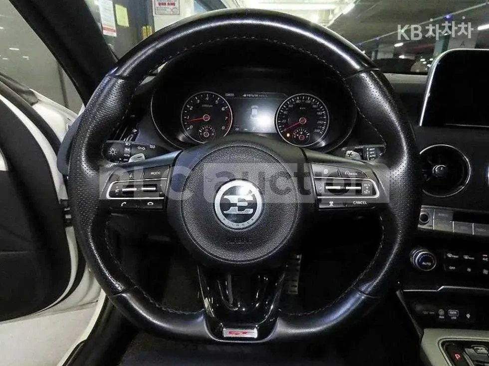 Kia Stinger 3.3 GT SPORT+ HEAD UP 360CAM FULL, снимка 9 - Автомобили и джипове - 55776871