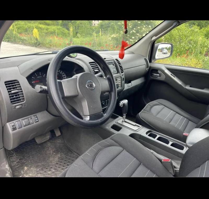 Nissan Navara 2.5DCI Automat!, снимка 9 - Автомобили и джипове - 47335349