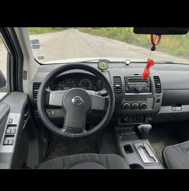 Nissan Navara 2.5DCI Automat!, снимка 10 - Автомобили и джипове - 47335349