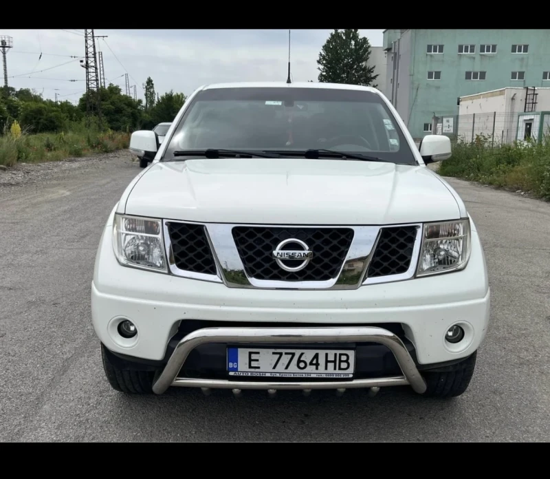 Nissan Navara 2.5DCI Automat!, снимка 2 - Автомобили и джипове - 47335349