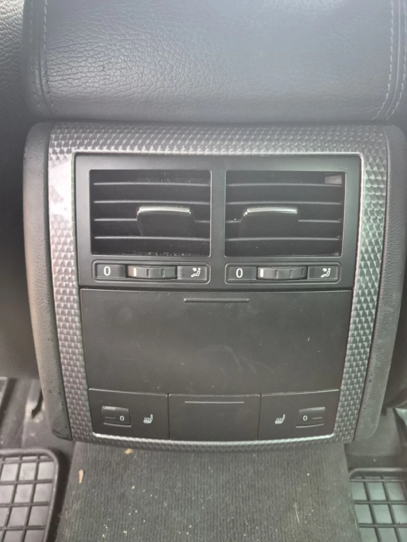 VW Touareg, снимка 8 - Автомобили и джипове - 52358837