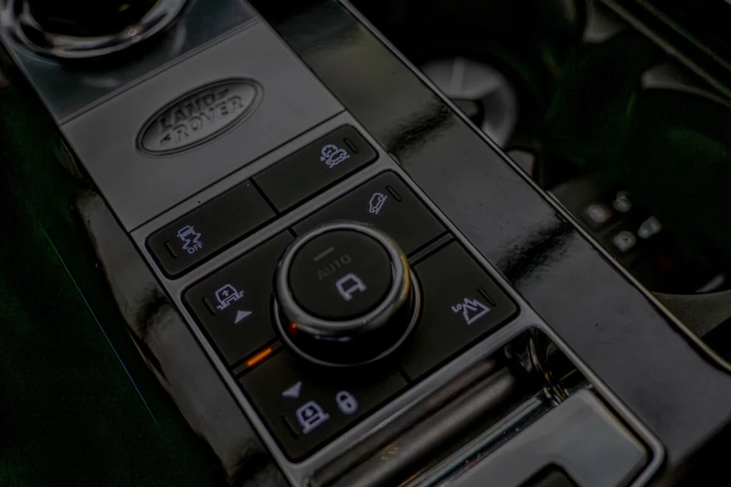 Land Rover Range rover Autobiography/ LWB /DAB+ /Meridian/V8/Камера 360/, снимка 12 - Автомобили и джипове - 52711944