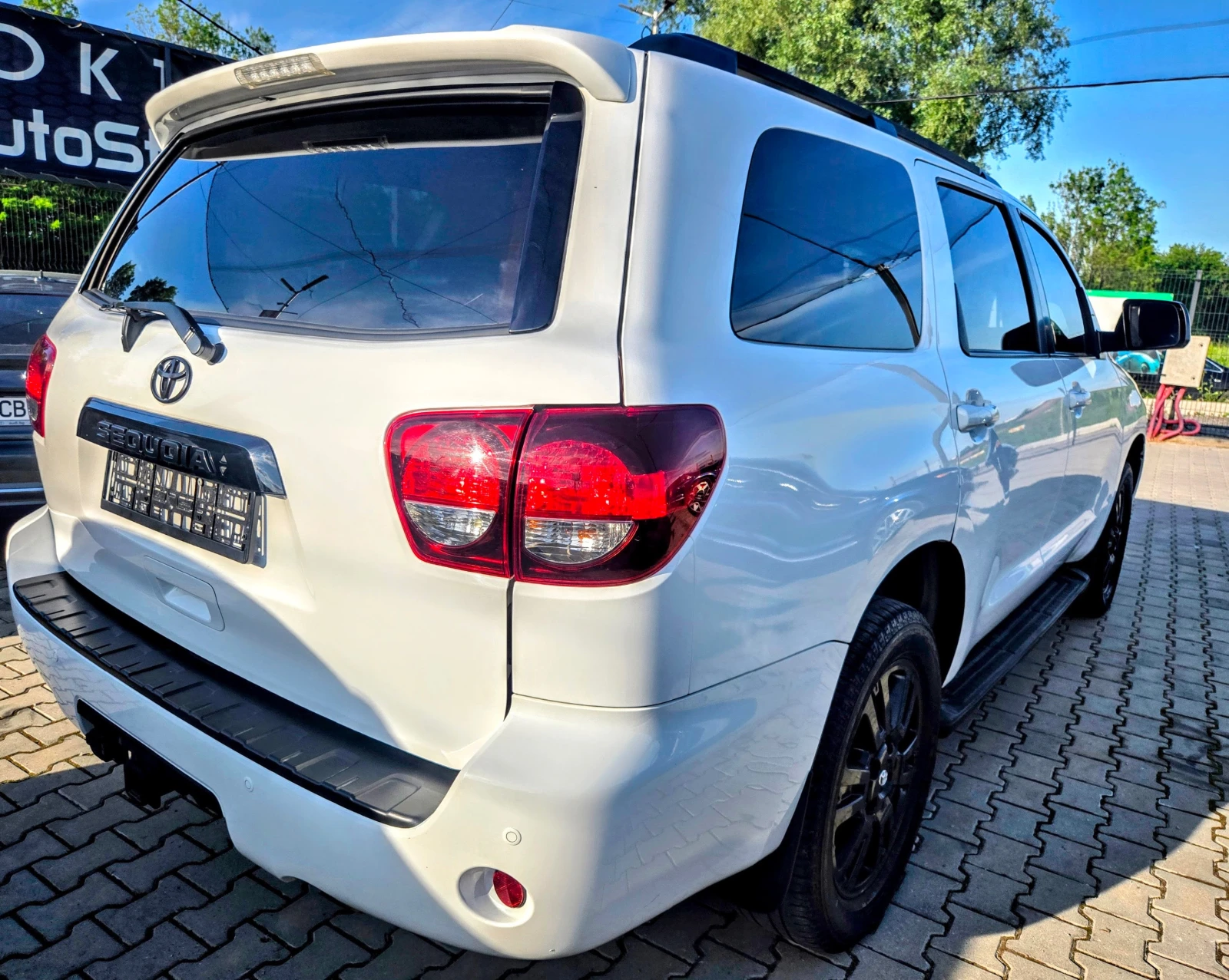 Toyota Sequoia TRD SPORT 5.7 AWD - изображение 3