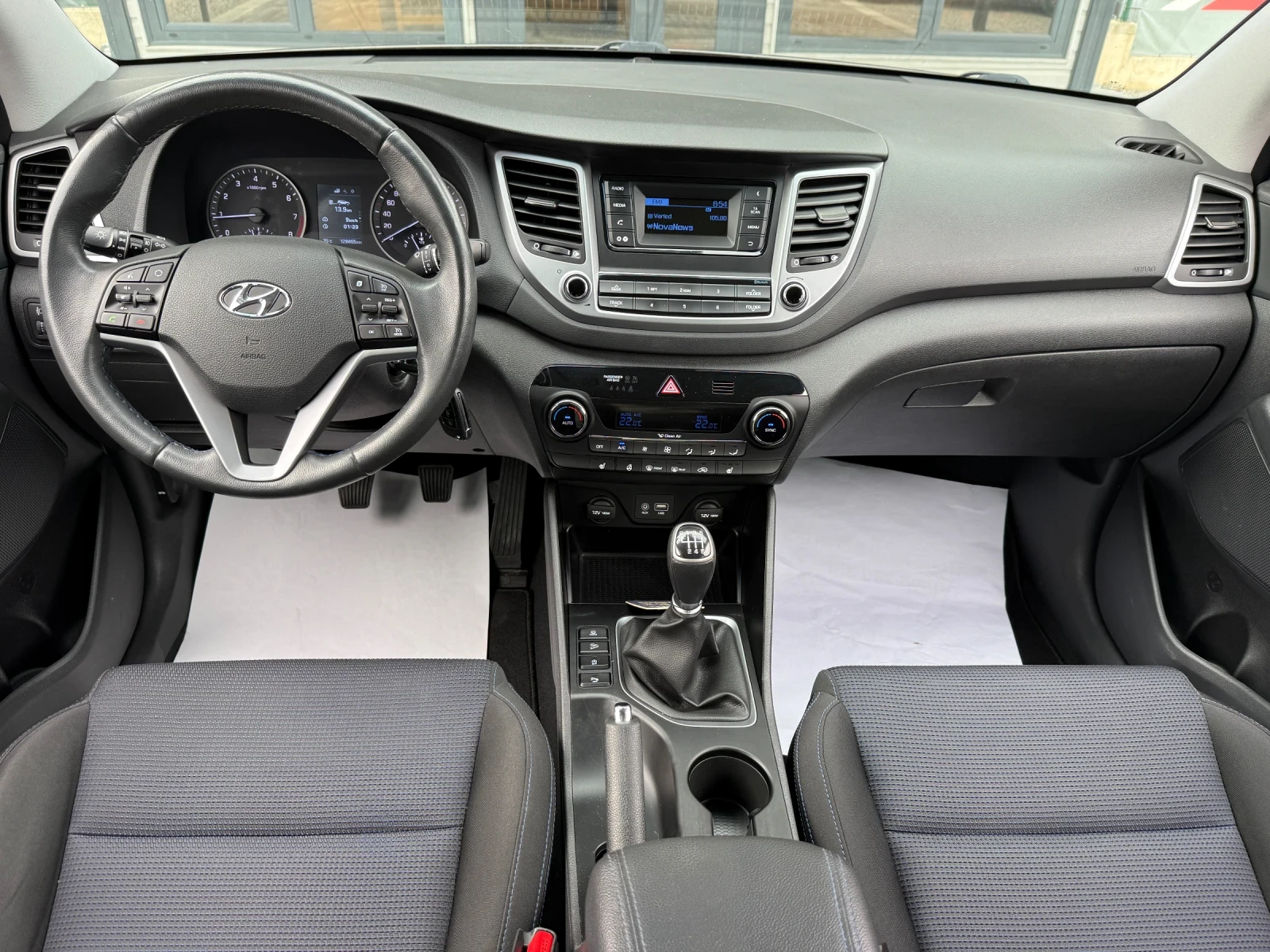 Hyundai Tucson БЕНЗИН!РЕАЛНИ КИЛОМЕТЕРИ! ПЕРФЕКТЕН!, снимка 9 - Автомобили и джипове - 54218989