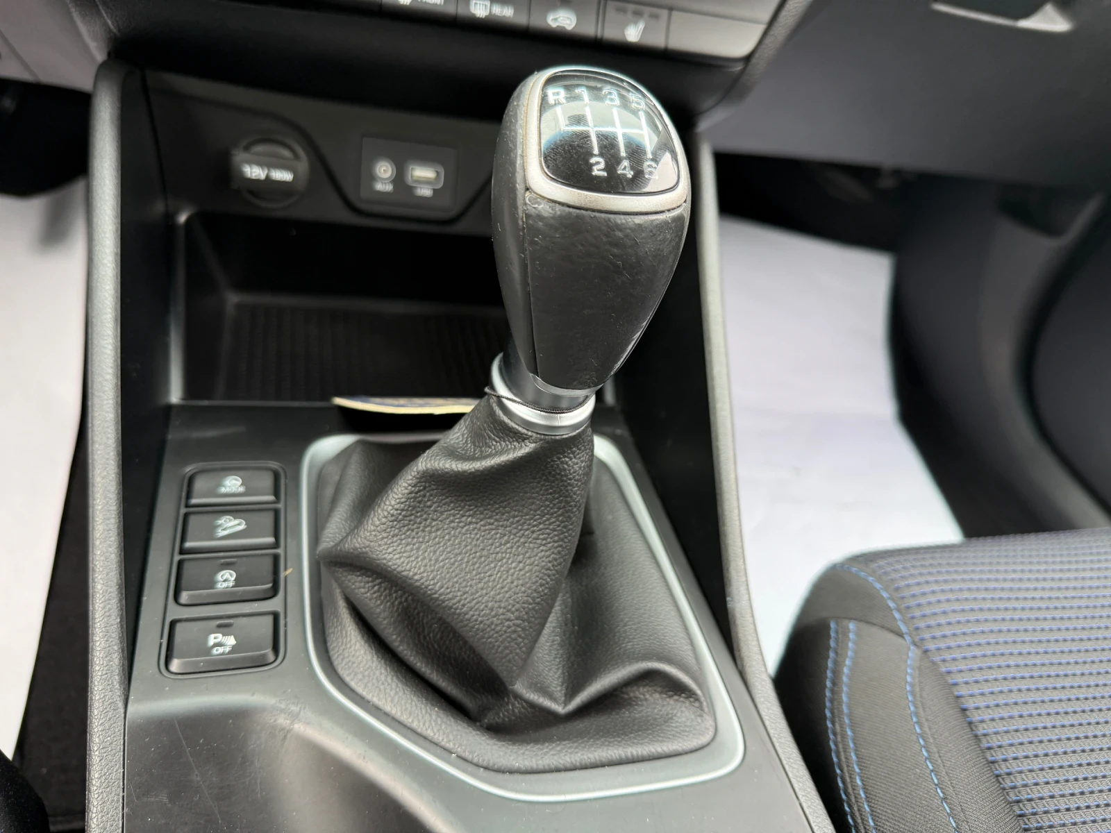 Hyundai Tucson БЕНЗИН!РЕАЛНИ КИЛОМЕТЕРИ! ПЕРФЕКТЕН!, снимка 12 - Автомобили и джипове - 54218989