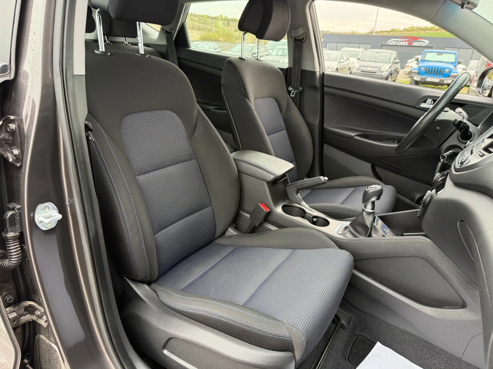 Hyundai Tucson БЕНЗИН!РЕАЛНИ КИЛОМЕТЕРИ! ПЕРФЕКТЕН!, снимка 8 - Автомобили и джипове - 54218989