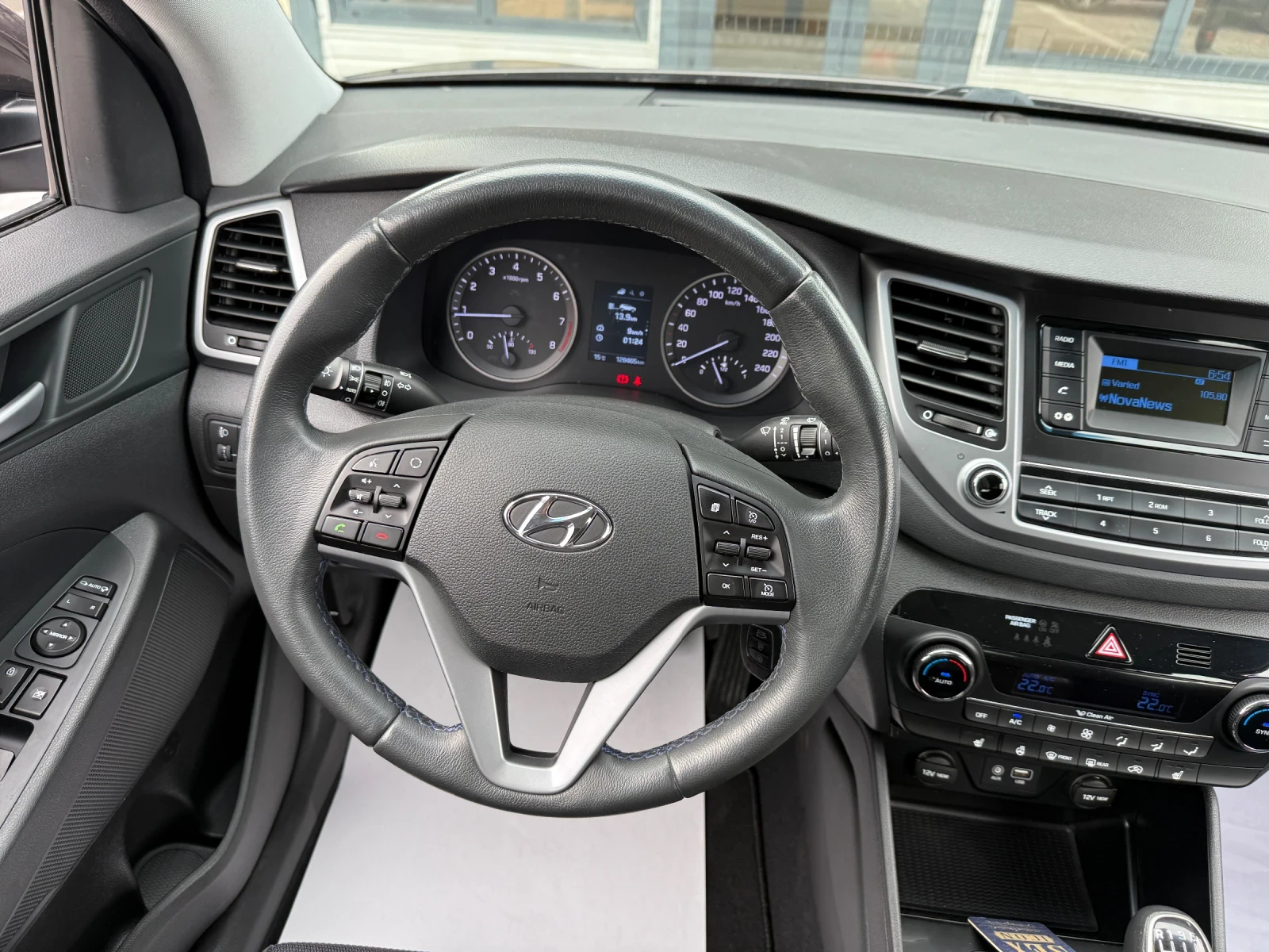 Hyundai Tucson БЕНЗИН!РЕАЛНИ КИЛОМЕТЕРИ! ПЕРФЕКТЕН!, снимка 10 - Автомобили и джипове - 54218989