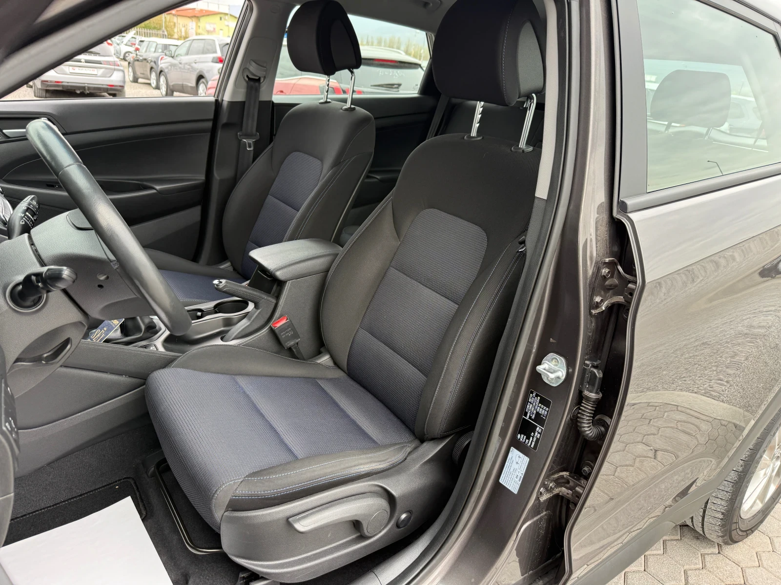 Hyundai Tucson БЕНЗИН!РЕАЛНИ КИЛОМЕТЕРИ! ПЕРФЕКТЕН!, снимка 7 - Автомобили и джипове - 54218989