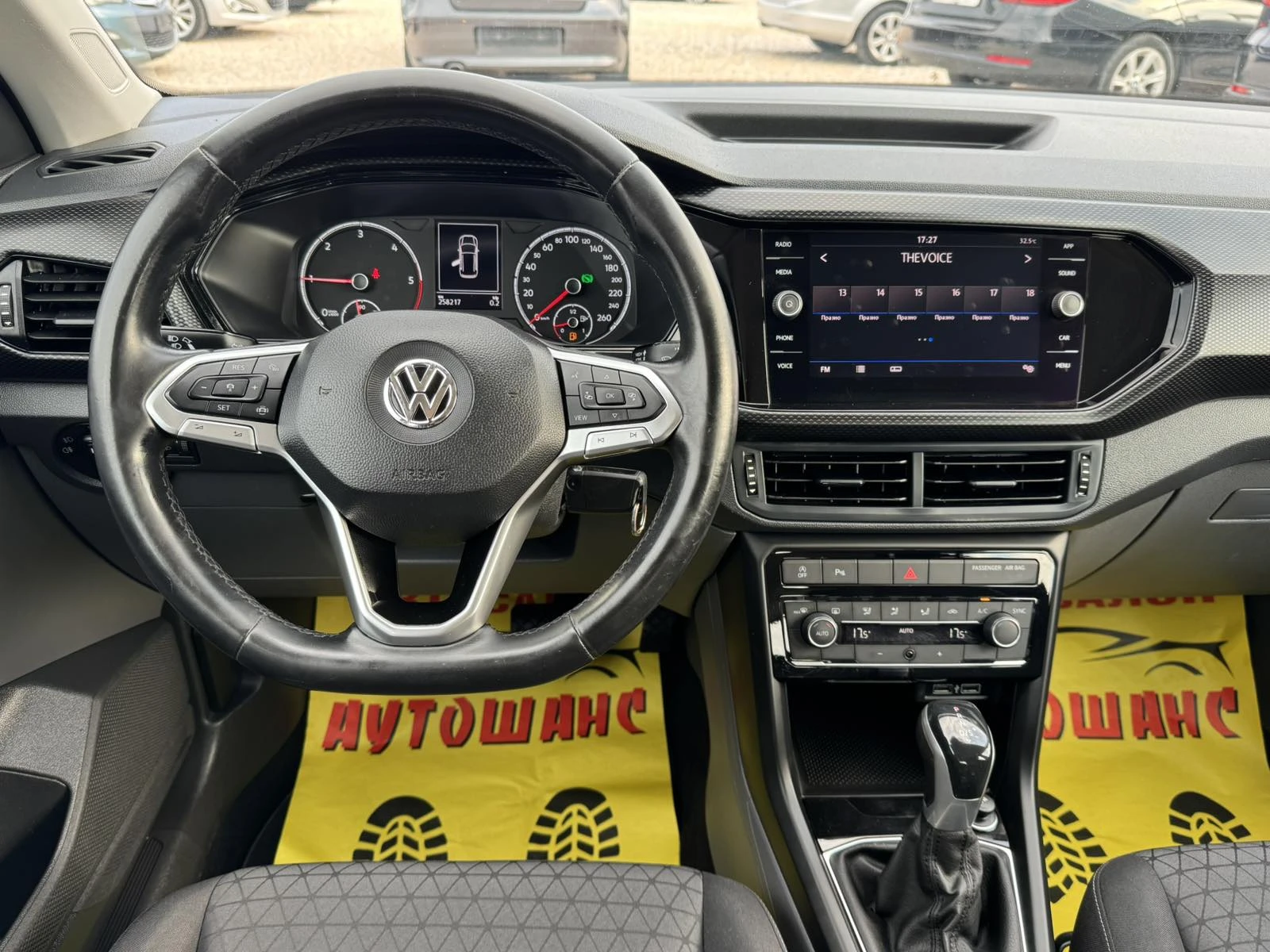 VW T-Cross 1.6TDI, снимка 10 - Автомобили и джипове - 54999328