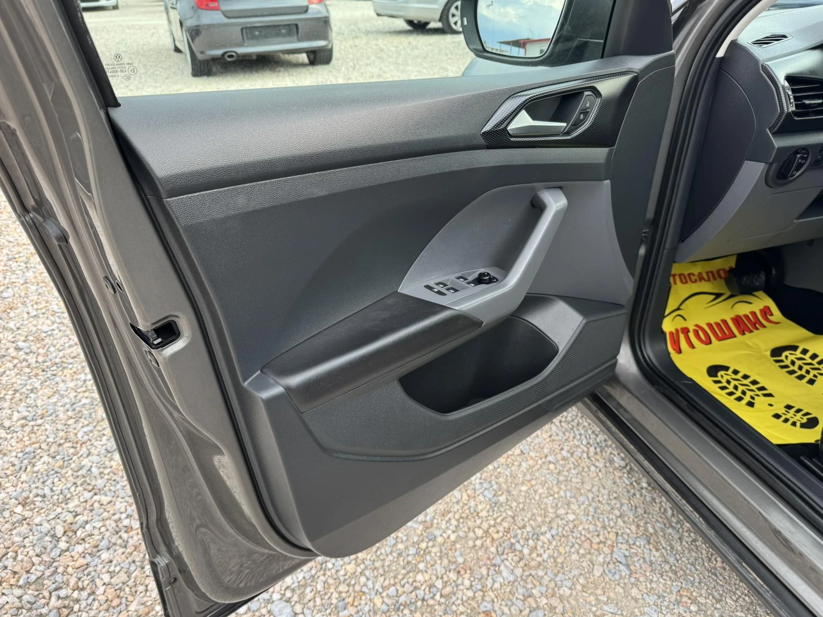 VW T-Cross 1.6TDI, снимка 11 - Автомобили и джипове - 54999328