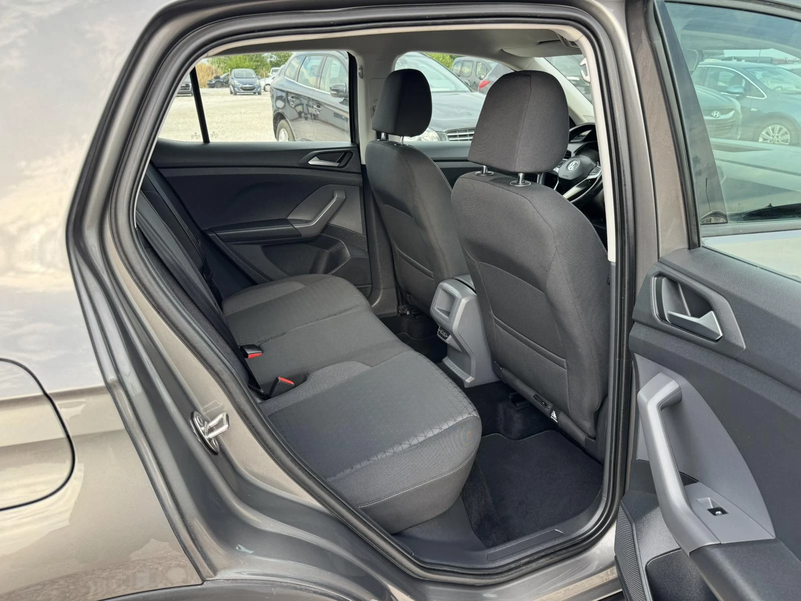 VW T-Cross 1.6TDI, снимка 13 - Автомобили и джипове - 54999328