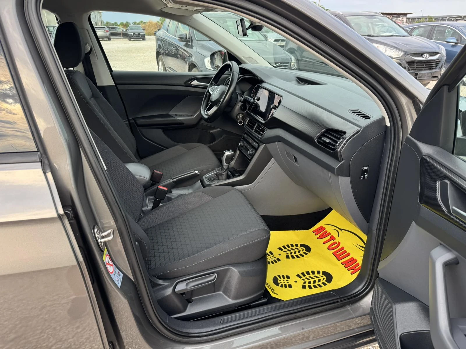 VW T-Cross 1.6TDI, снимка 14 - Автомобили и джипове - 54999328