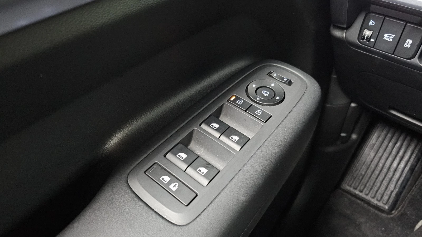 Hyundai Santa fe 1.6 HEV* ЛЮК* KEYLESS* ПОДГРЕВ ВОЛАН* КРАЙНА ЦЕНА, снимка 13 - Автомобили и джипове - 55323763